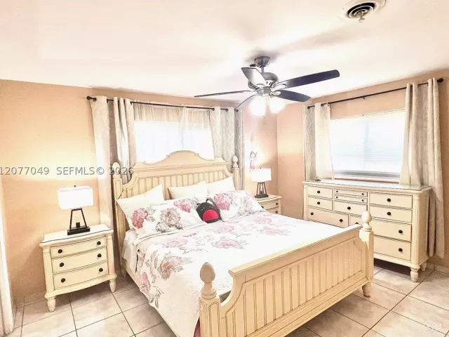 3-bedroom home for sale in Hollywood - 106 N 32nd Ave - MondialRealty