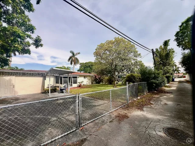 3-bedroom home for sale in Hollywood - 106 N 32nd Ave - MondialRealty