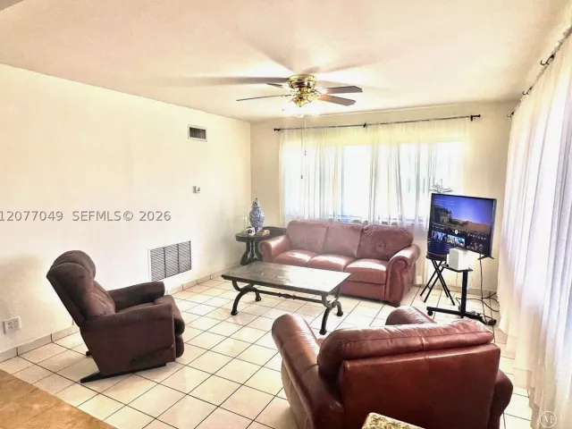 3-bedroom home for sale in Hollywood - 106 N 32nd Ave - MondialRealty