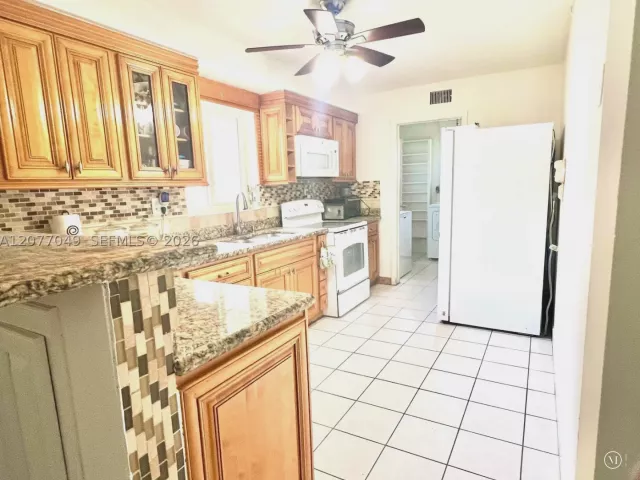 3-bedroom home for sale in Hollywood - 106 N 32nd Ave - MondialRealty