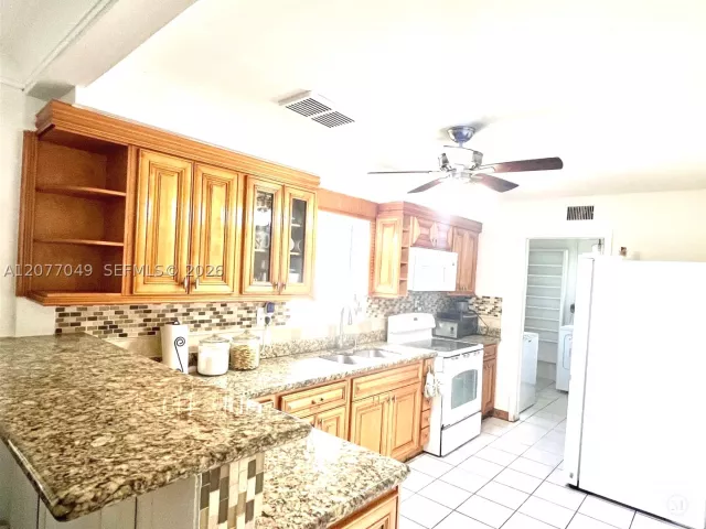 3-bedroom home for sale in Hollywood - 106 N 32nd Ave - MondialRealty