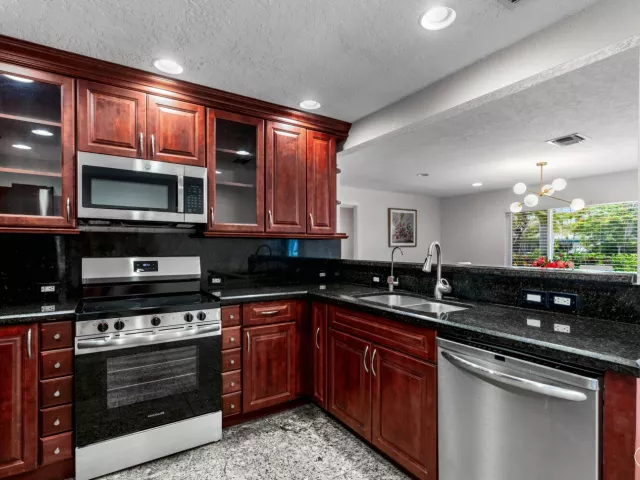 4-bedroom home for sale in Boca Raton - 319 SW 2ND Street - MondialRealty