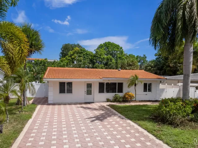 4-bedroom home for sale in Boca Raton - 319 SW 2ND Street - MondialRealty
