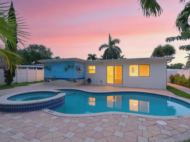 4-bedroom home for sale in Boca Raton - 319 SW 2ND Street - MondialRealty
