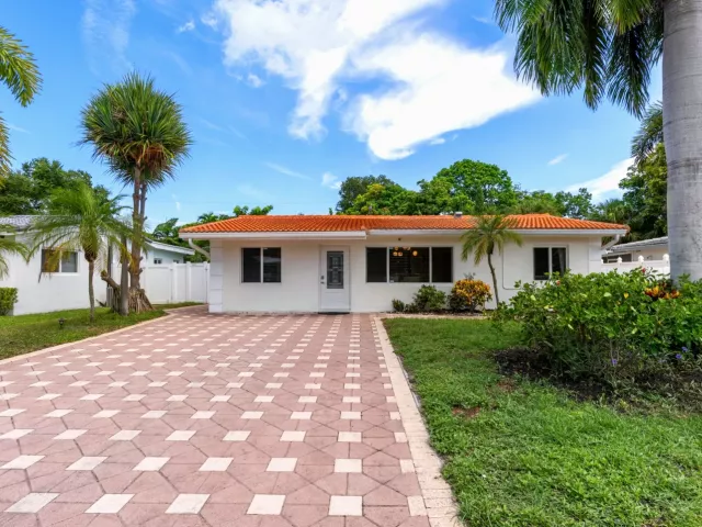 4-bedroom home for sale in Boca Raton - 319 SW 2ND Street - MondialRealty