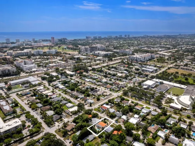 4-bedroom home for sale in Boca Raton - 319 SW 2ND Street - MondialRealty