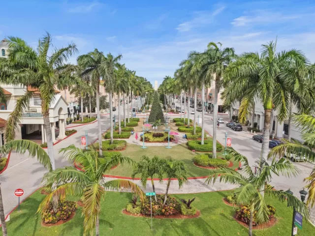 4-bedroom home for sale in Boca Raton - 319 SW 2ND Street - MondialRealty