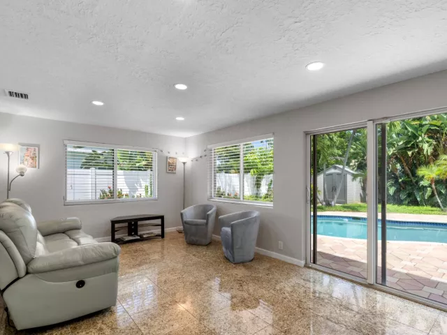 4-bedroom home for sale in Boca Raton - 319 SW 2ND Street - MondialRealty
