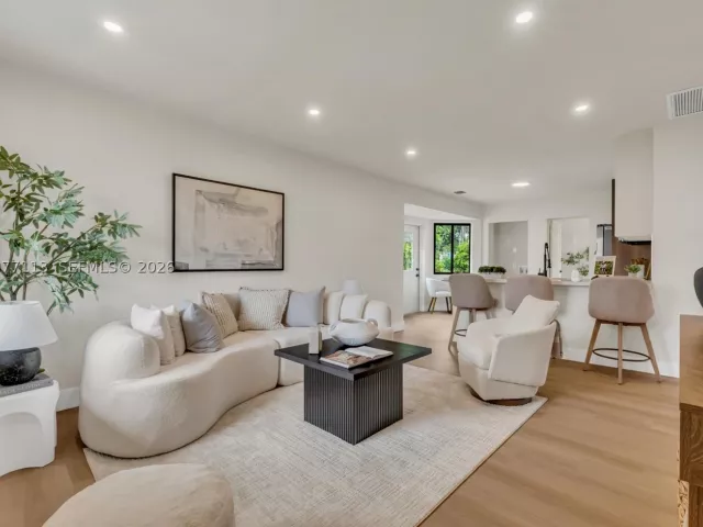 3-bedroom home for sale in Hollywood - 2651 Fletcher Ct - MondialRealty
