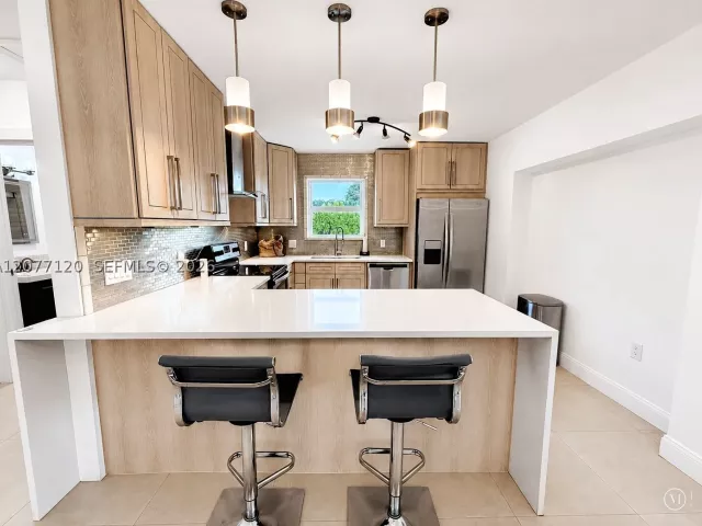 4-bedroom home for sale in Fort Lauderdale - 2830 NE 56th Ct - MondialRealty
