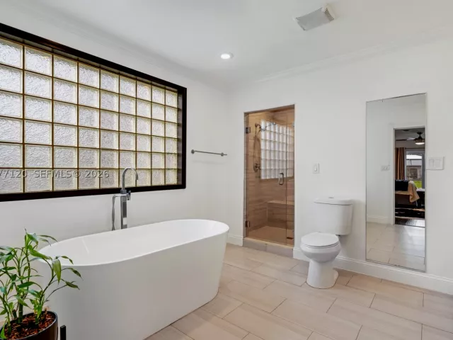 4-bedroom home for sale in Fort Lauderdale - 2830 NE 56th Ct - MondialRealty