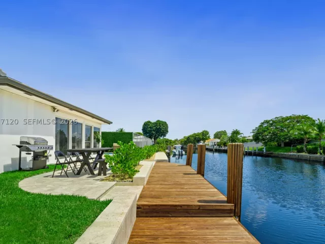 4-bedroom home for sale in Fort Lauderdale - 2830 NE 56th Ct - MondialRealty