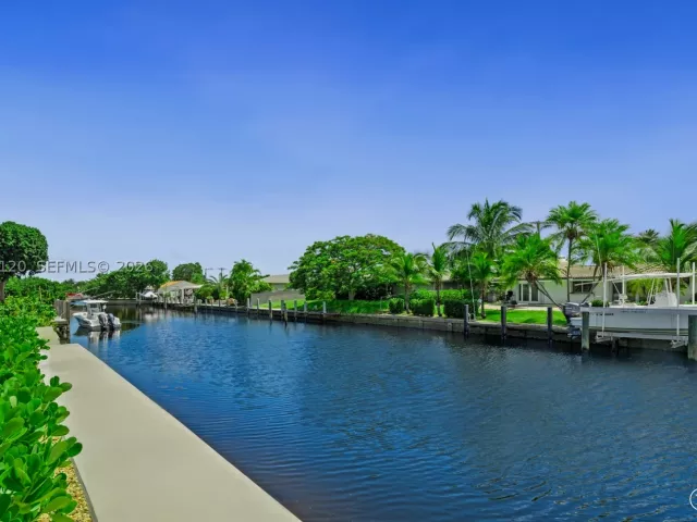 4-bedroom home for sale in Fort Lauderdale - 2830 NE 56th Ct - MondialRealty