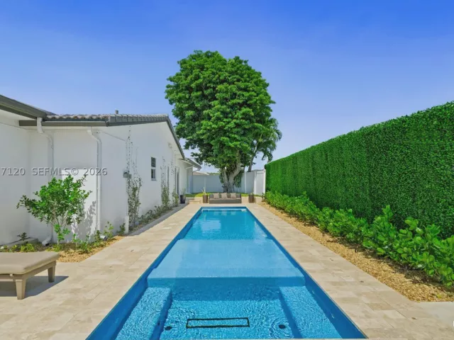 4-bedroom home for sale in Fort Lauderdale - 2830 NE 56th Ct - MondialRealty