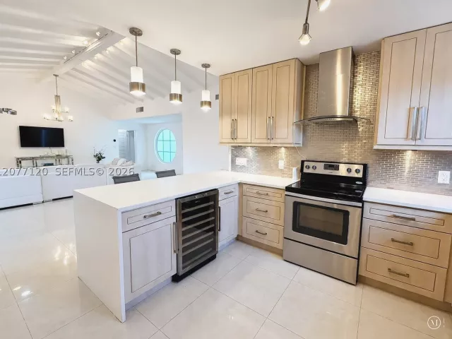 4-bedroom home for sale in Fort Lauderdale - 2830 NE 56th Ct - MondialRealty