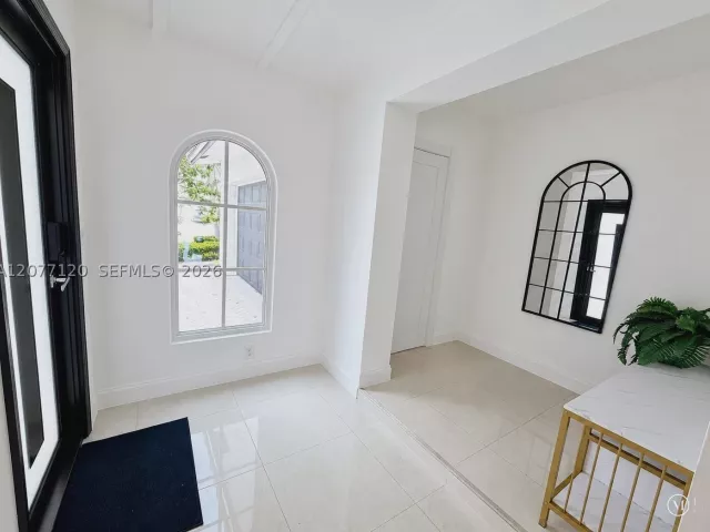 4-bedroom home for sale in Fort Lauderdale - 2830 NE 56th Ct - MondialRealty