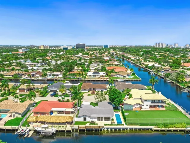 4-bedroom home for sale in Fort Lauderdale - 2830 NE 56th Ct - MondialRealty