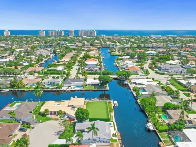 4-bedroom home for sale in Fort Lauderdale - 2830 NE 56th Ct - MondialRealty