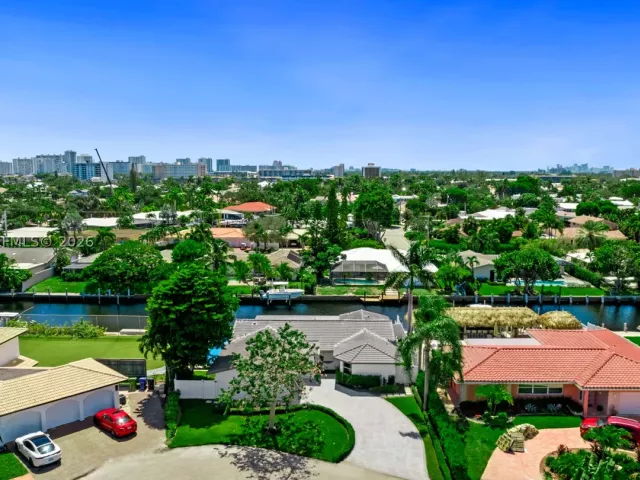 4-bedroom home for sale in Fort Lauderdale - 2830 NE 56th Ct - MondialRealty