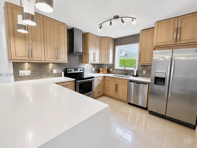 4-bedroom home for sale in Fort Lauderdale - 2830 NE 56th Ct - MondialRealty