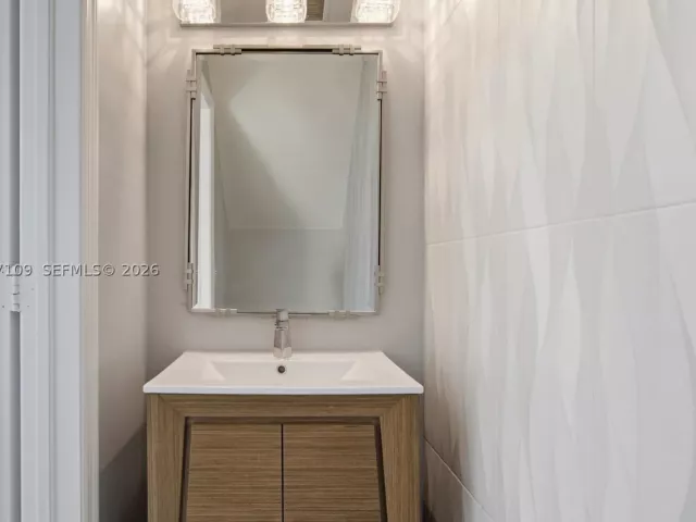 3-bedroom home for rent in Hollywood - 1880 Sweetbay Way - MondialRealty