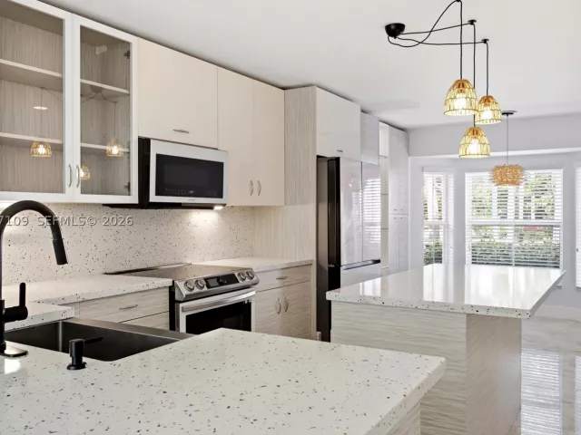 3-bedroom home for rent in Hollywood - 1880 Sweetbay Way - MondialRealty