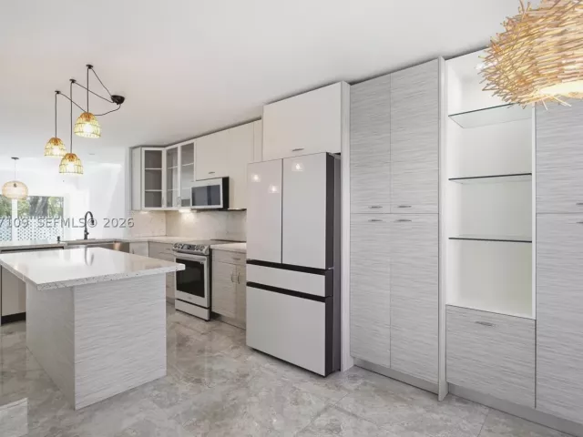 3-bedroom home for rent in Hollywood - 1880 Sweetbay Way - MondialRealty