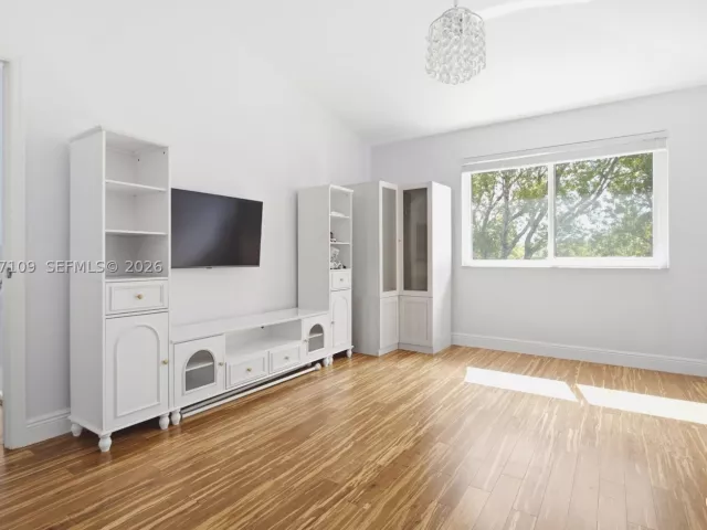 3-bedroom home for rent in Hollywood - 1880 Sweetbay Way - MondialRealty
