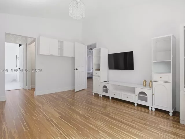 3-bedroom home for rent in Hollywood - 1880 Sweetbay Way - MondialRealty