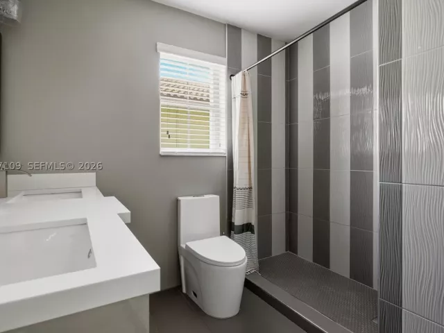 3-bedroom home for rent in Hollywood - 1880 Sweetbay Way - MondialRealty