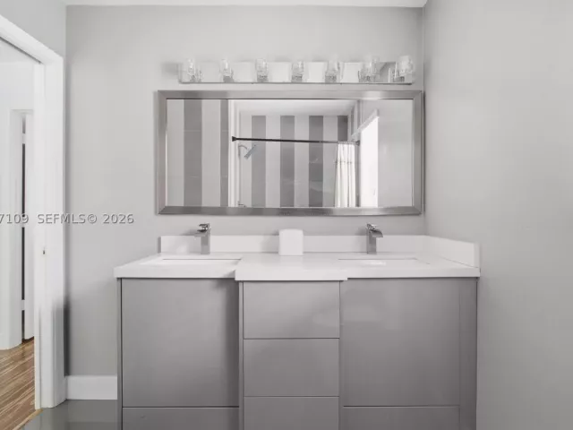 3-bedroom home for rent in Hollywood - 1880 Sweetbay Way - MondialRealty