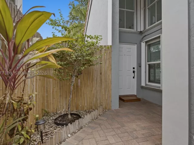 3-bedroom home for rent in Hollywood - 1880 Sweetbay Way - MondialRealty