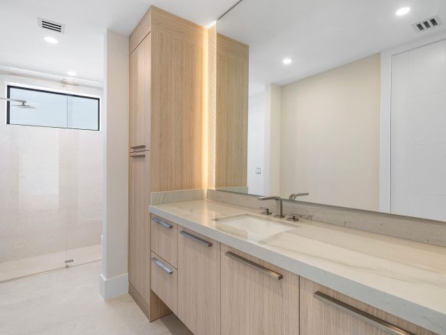7-bedroom home for sale in Boca Raton - 748 NE 72nd Street - MondialRealty