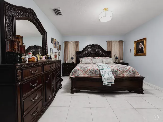 3-bedroom home for sale in West Palm Beach - 821 Hampton Road - MondialRealty
