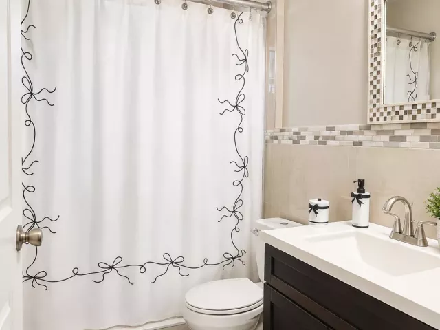 3-bedroom home for sale in West Palm Beach - 821 Hampton Road - MondialRealty