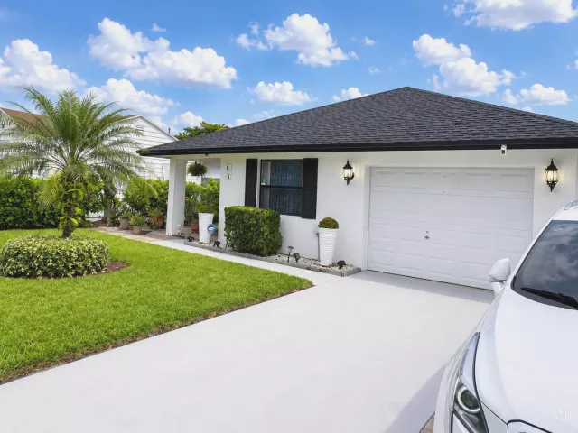 3-bedroom home for sale in West Palm Beach - 821 Hampton Road - MondialRealty