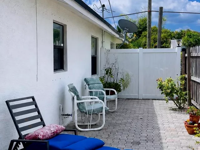 3-bedroom home for sale in West Palm Beach - 821 Hampton Road - MondialRealty
