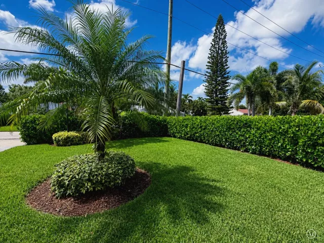 3-bedroom home for sale in West Palm Beach - 821 Hampton Road - MondialRealty