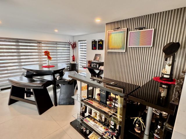 4-bedroom home for rent in Pembroke Pines - 1081 WILSHIRE Circle E - MondialRealty