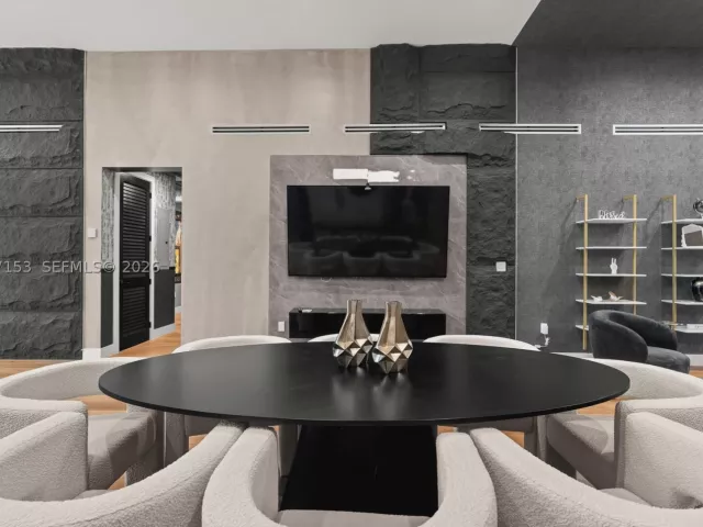 5-bedroom home for rent in Miami - 400 NW 49th St 0 - MondialRealty