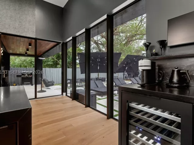 5-bedroom home for rent in Miami - 400 NW 49th St 0 - MondialRealty