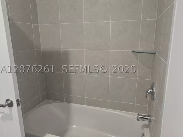 5-bedroom home for sale in Homestead - 2475 SE 29th Dr - MondialRealty