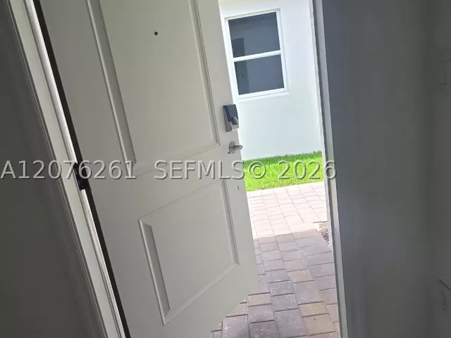5-bedroom home for sale in Homestead - 2475 SE 29th Dr - MondialRealty