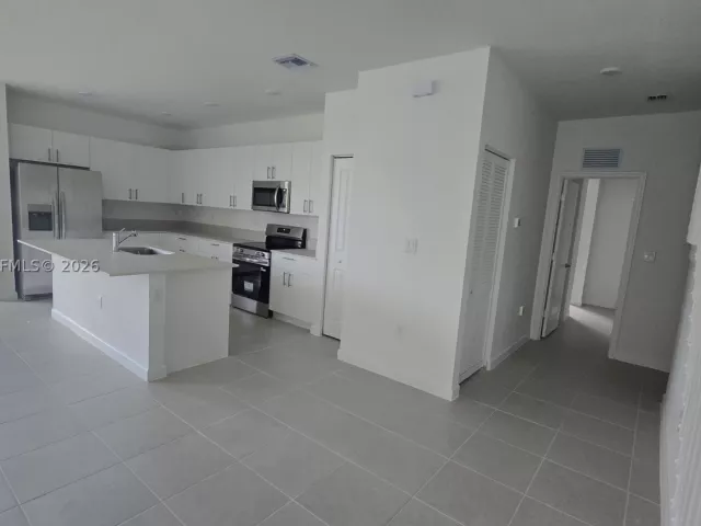 5-bedroom home for sale in Homestead - 2475 SE 29th Dr - MondialRealty