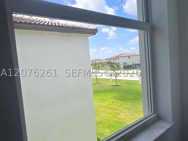 5-bedroom home for sale in Homestead - 2475 SE 29th Dr - MondialRealty