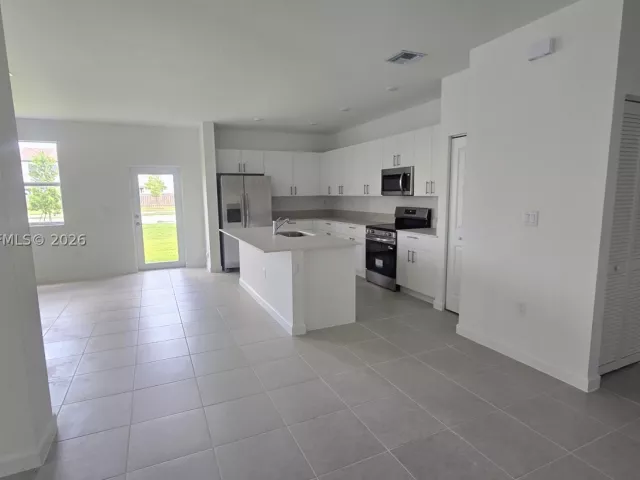 5-bedroom home for sale in Homestead - 2475 SE 29th Dr - MondialRealty