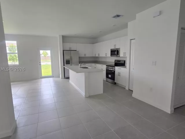 5-bedroom home for sale in Homestead - 2475 SE 29th Dr - MondialRealty