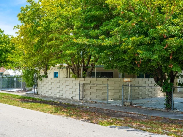 7-bedroom home for rent in Miami - 1701 NW 19th Ave 1701 - MondialRealty