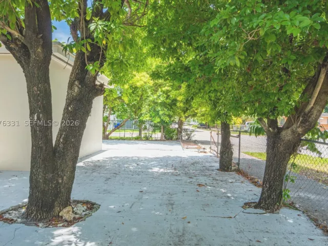 7-bedroom home for rent in Miami - 1701 NW 19th Ave 1701 - MondialRealty