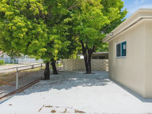 7-bedroom home for rent in Miami - 1701 NW 19th Ave 1701 - MondialRealty